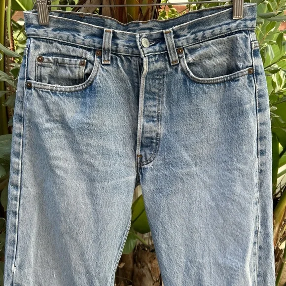 Vintage 1990s Levi’s 501 Distressed Light Wash Jeans USA 30x29 - Picture 2 of 8
